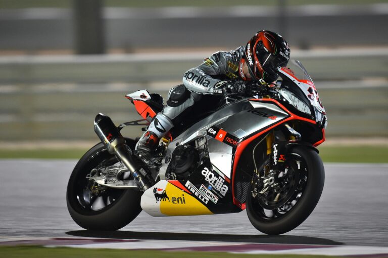 Elevando el Nivel de la Protección en Motociclismo con Tejidos Elásticos de Alto Rendimiento